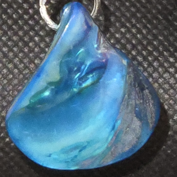 Dyed shell earrings - Picture 6 of 6